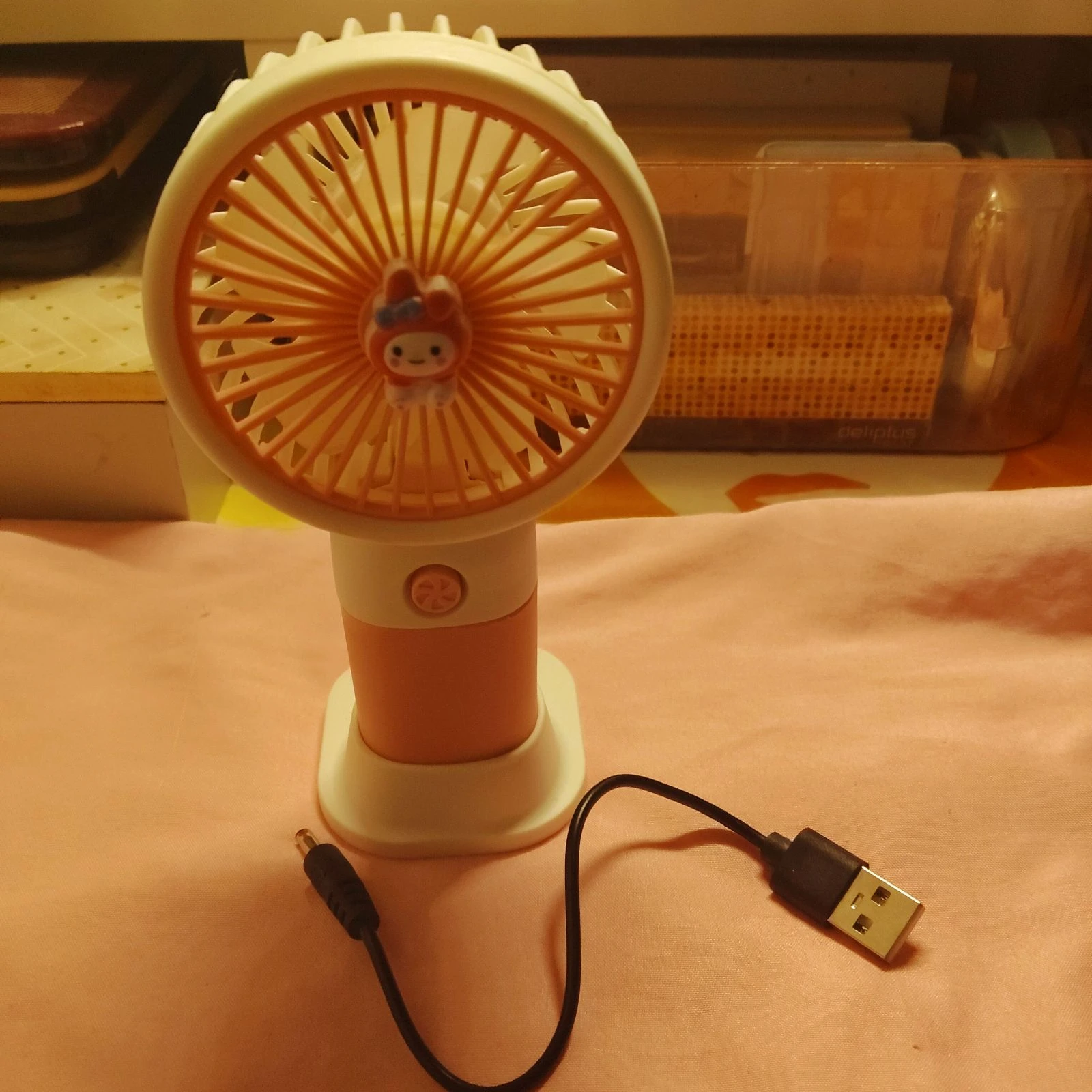 Mini ventilador portátil de My Melody recargable con soporte para teléfono  – photo 5